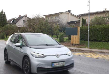 NOVE OGLASNE TABLE 13 FOTO LJUBO VUKELIČ